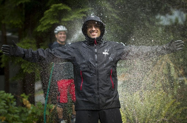 Водостойкая и водонепроницаемая одежда для спорта – в чем разница