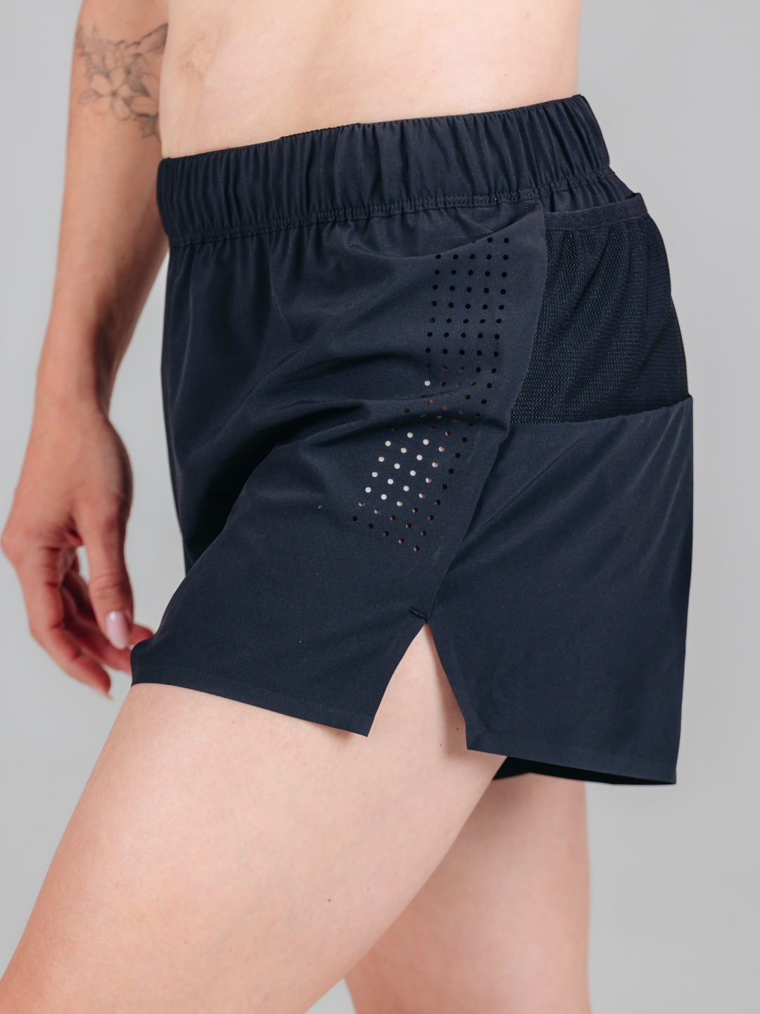 Женские спортивные шорты Noname Runova Shorts 26 черные - 2