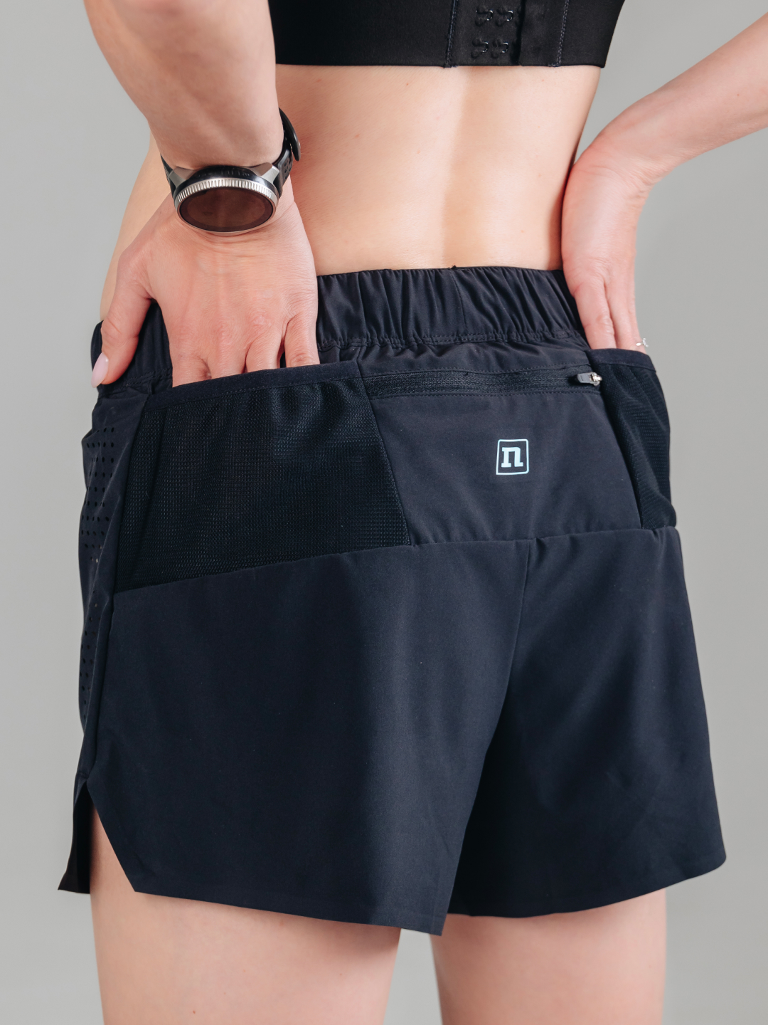 Женские спортивные шорты Noname Runova Shorts 26 черные - 4