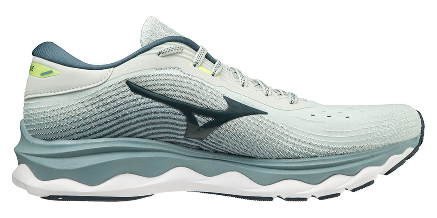 Мужские кроссовки для бега Mizuno Wave Sky 5 серые (Распродажа)