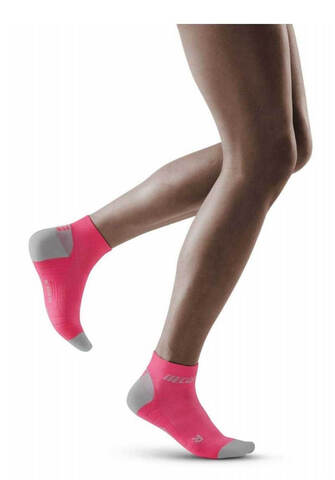 Женские функциональные короткие гольфы CEP розовые