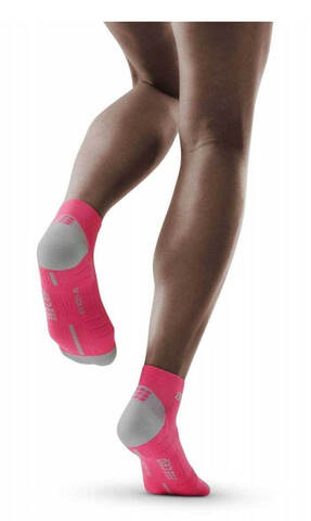 Женские функциональные короткие гольфы CEP розовые