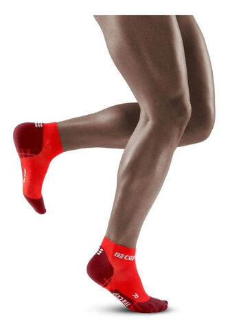 Мужские ультратонкие компрессионные носки CEP красные
