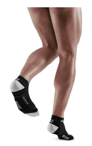 Мужские ультратонкие компрессионные носки CEP Pro черные