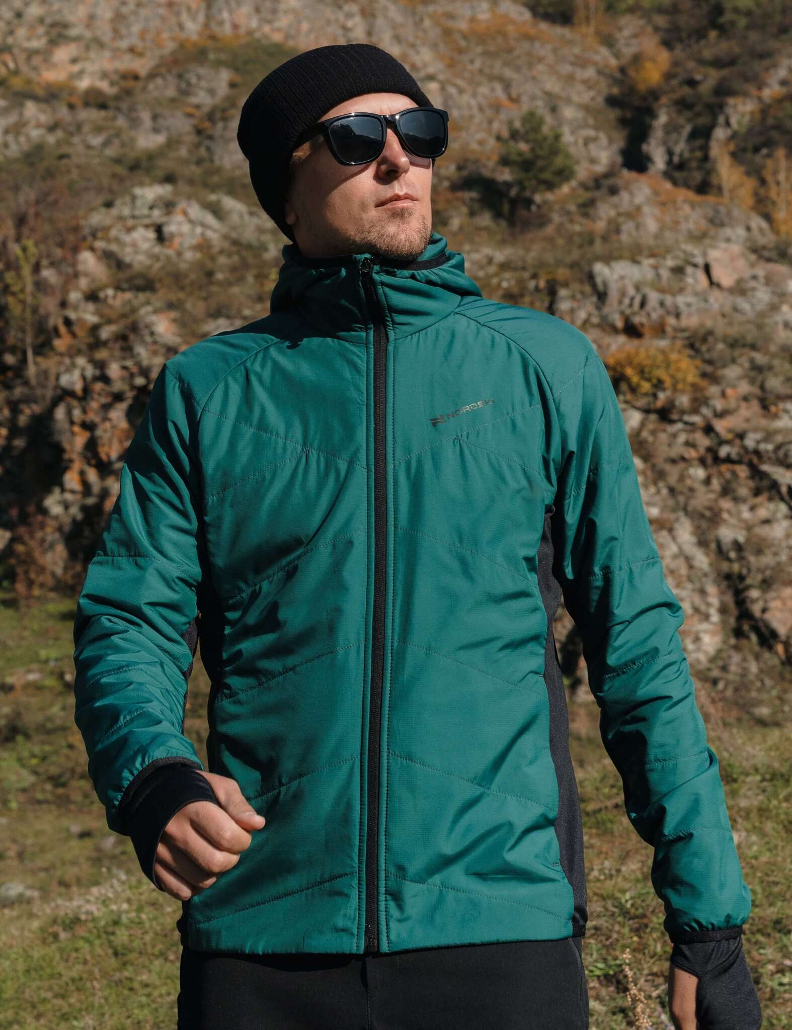Мужская тренировочная куртка капюшоном Nordski Hybrid Warm alpine green-black