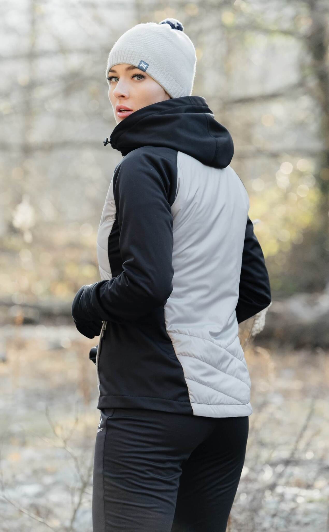 Женская тренировочная куртка с капюшоном Nordski Hybrid Hood black-grey - 4