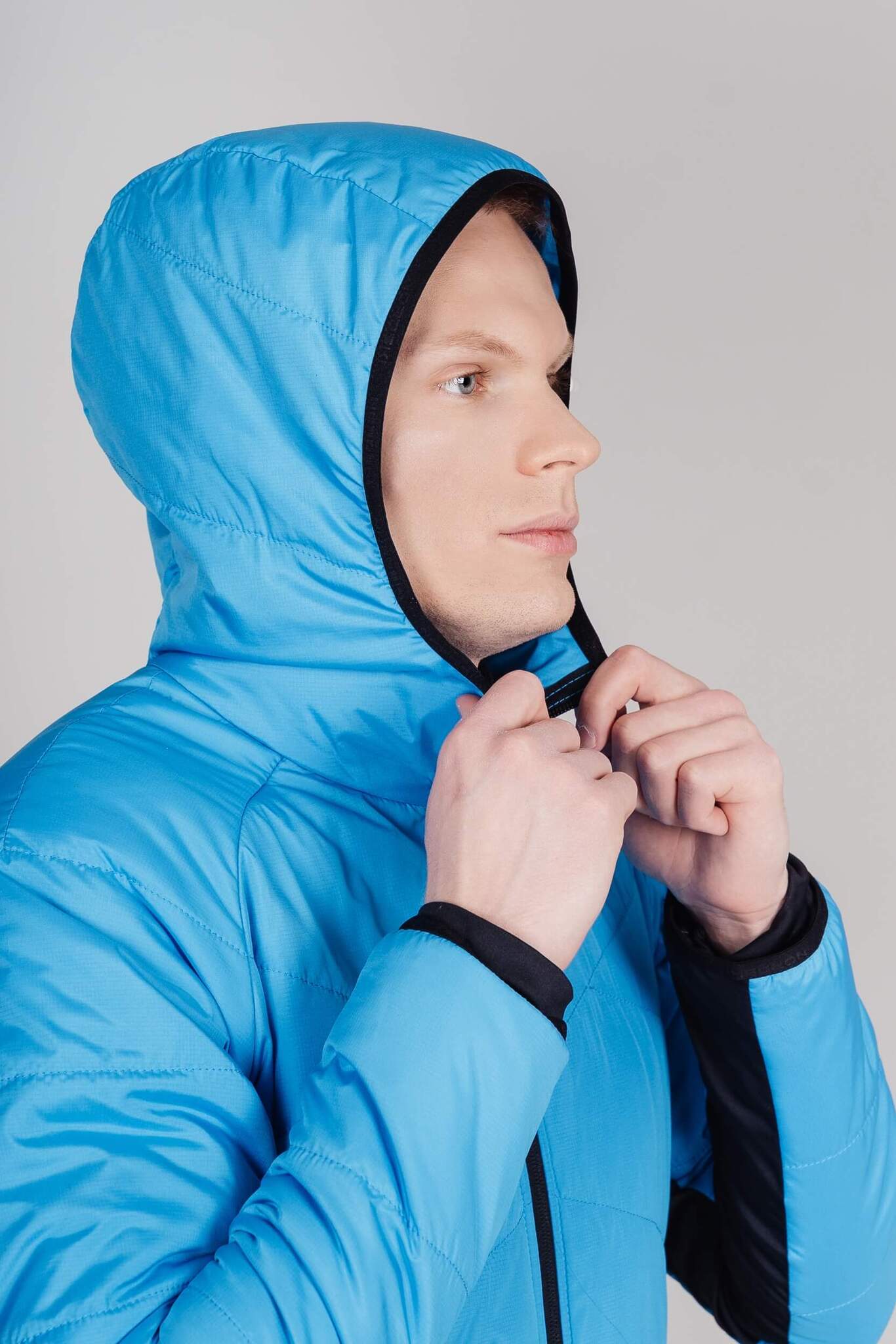 Мужская тренировочная лыжная куртка для бега зимой с капюшоном Nordski Hybrid Warm light blue-black - 4